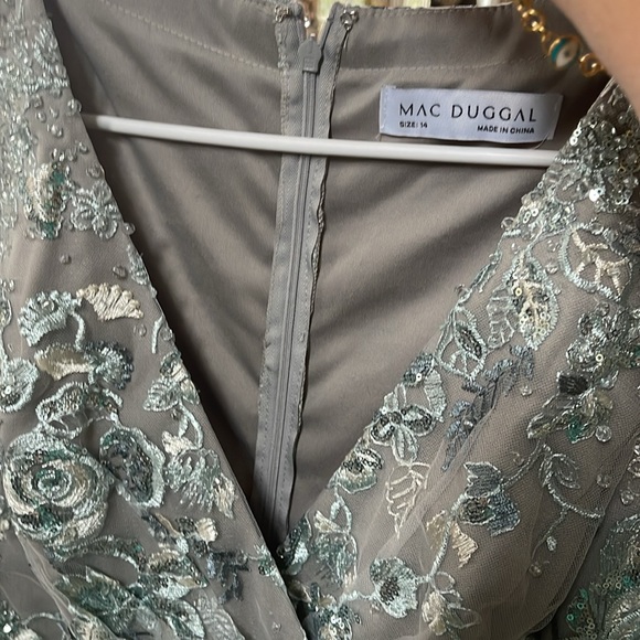 Mac Duggal 67869 - Long Sleeve A-Line Dress size 14 gray/silver - Picture 14 of 14